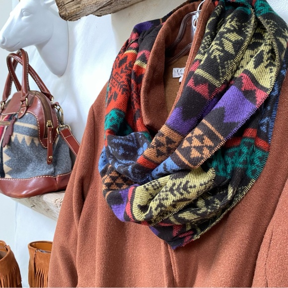 ⭐️SOLD⭐️Festive Roots infinity fleece scarf w folk/prairie/country/cottage vibe - Picture 7 of 13